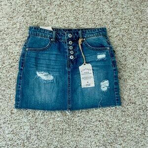 Super cute jean skirt! Vanilla star and NWT!